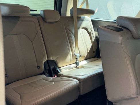 Used 2022 Ford Expedition Max Limited image 17