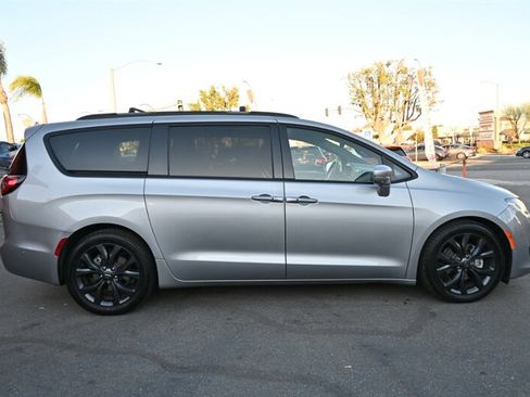 Used 2020 Chrysler Pacifica Limited w/ Quick Oder Package 2EV RED-S image 12