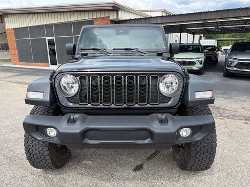 Used 2024 Jeep Wrangler Unlimited Sport AWD/4WD image 3