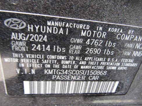 Used 2025 Genesis G70 2.5T image 6