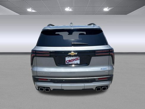 Used 2024 Chevrolet Traverse LT FWD image 4