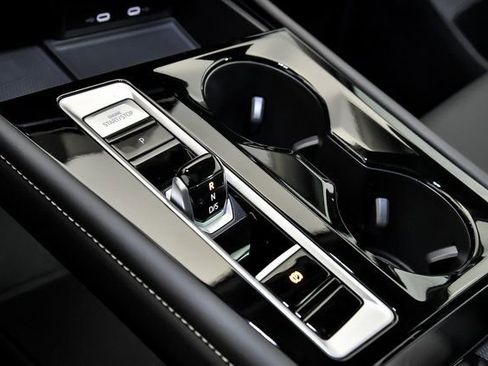 Certified 2025 Volkswagen Atlas SE w/ Black Wheel Package image 15