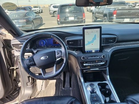 Used 2020 Ford Explorer Platinum w/ Premium Technology Package AWD/4WD image 6