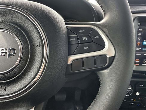 Used 2020 Jeep Renegade Latitude w/ UConnect 8.4 Nav Group image 13