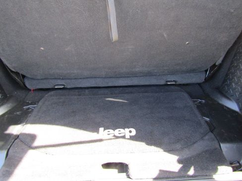 Used 2016 Jeep Wrangler Sport image 17