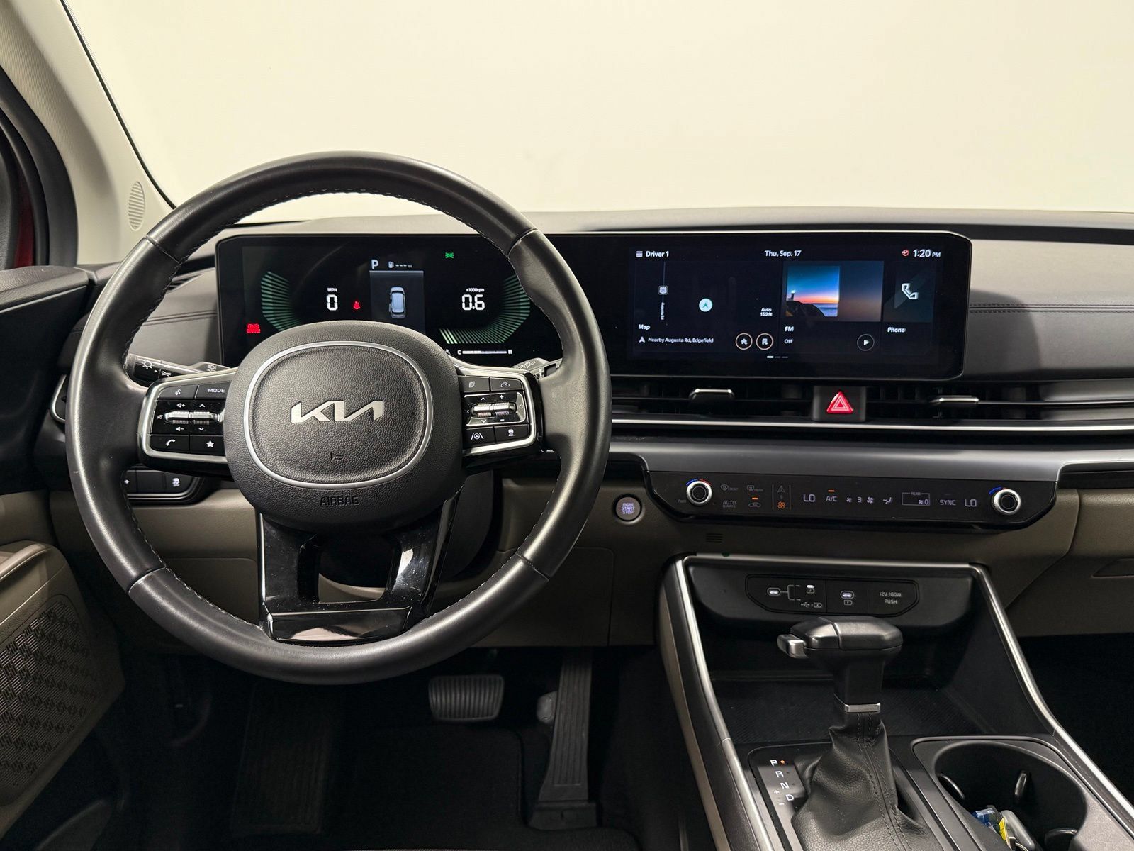 Used 2025 Kia Carnival FWD image 23