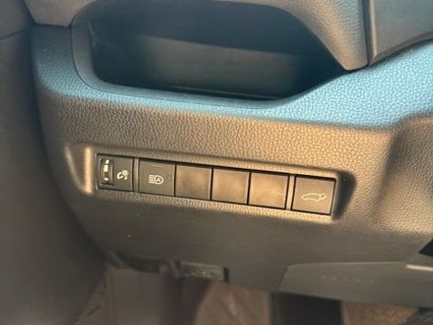 Used 2021 Toyota RAV4 XLE Premium FWD image 18