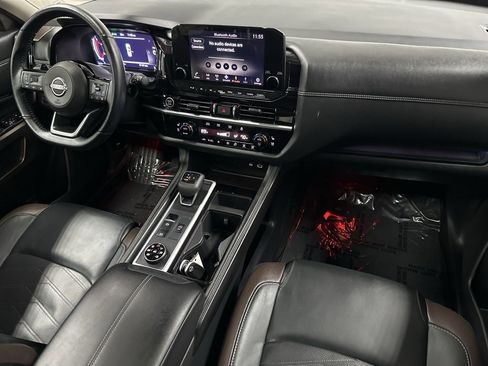 Used 2024 Nissan Pathfinder Platinum image 12