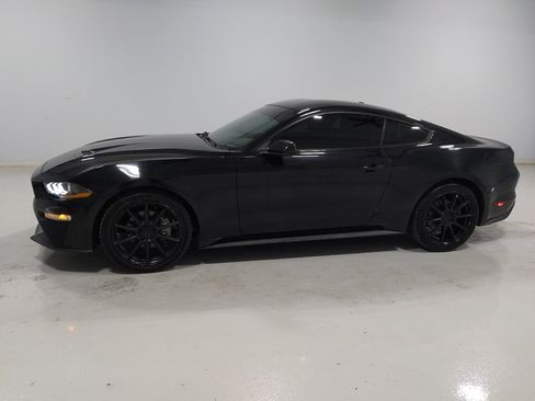 Used 2019 Ford Mustang Coupe RWD image 2