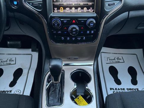 Used 2017 Jeep Grand Cherokee Laredo w/ Quick Order Package 2BE image 13