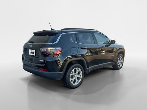 Used 2024 Jeep Compass Latitude AWD/4WD image 4