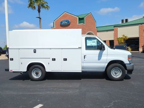 New 2026 Ford E-350 and Econoline 350 Super Duty w/ Power Equipment Group RWD image 4