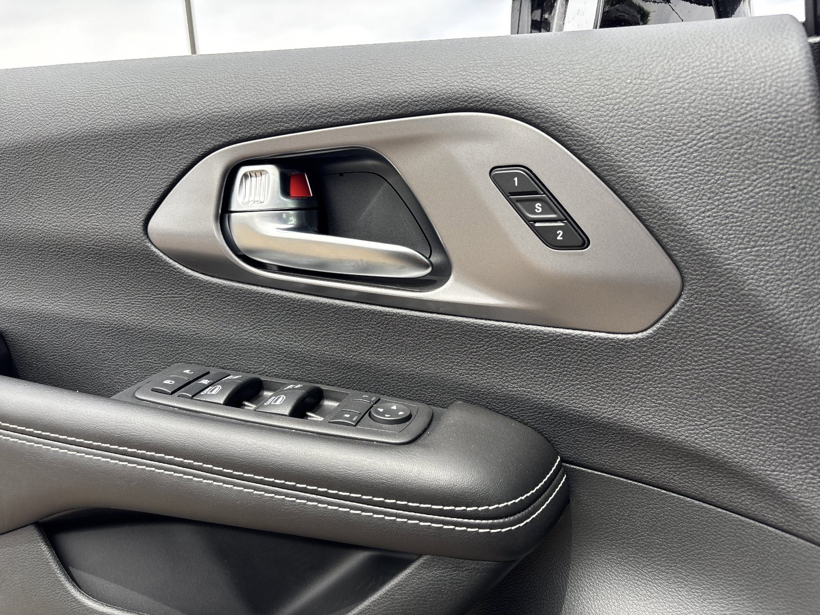 New 2026 Chrysler Pacifica Select w/ S Appearance Package FWD image 18