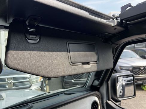 Used 2024 Jeep Wrangler Unlimited AWD/4WD image 32