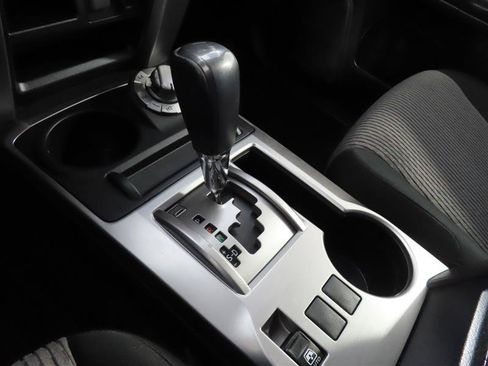 Used 2020 Toyota 4Runner SR5 AWD/4WD image 28