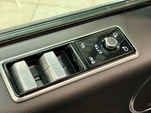 Used 2020 Land Rover Range Rover HSE image 22