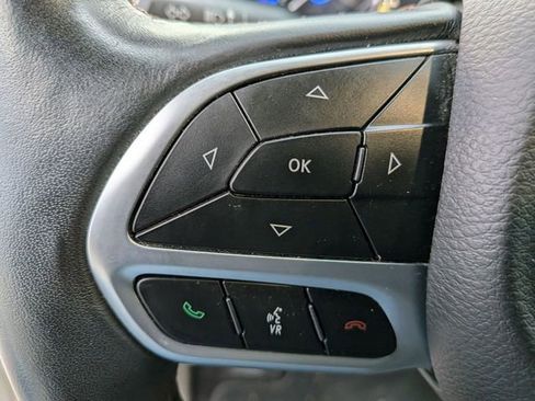 Certified 2018 Chrysler Pacifica Touring-L Plus image 17