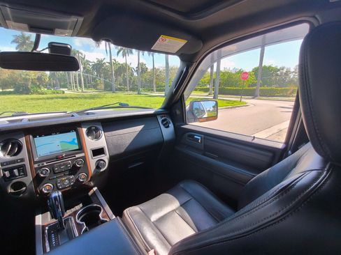 Used 2017 Ford Expedition Platinum RWD image 30