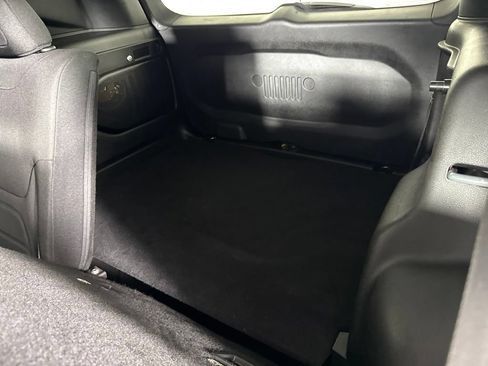 Used 2019 Jeep Renegade Latitude w/ Safety and Security Group FWD image 25