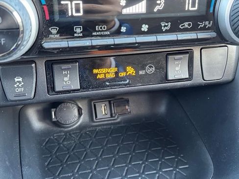 Used 2021 Toyota RAV4 XLE image 25