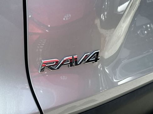 Used 2022 Toyota RAV4 XLE FWD image 11