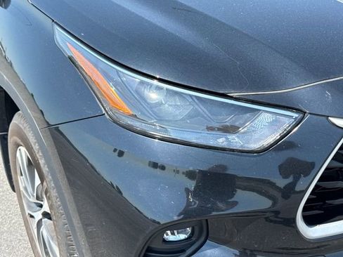 Used 2023 Toyota Highlander XLE AWD/4WD image 12