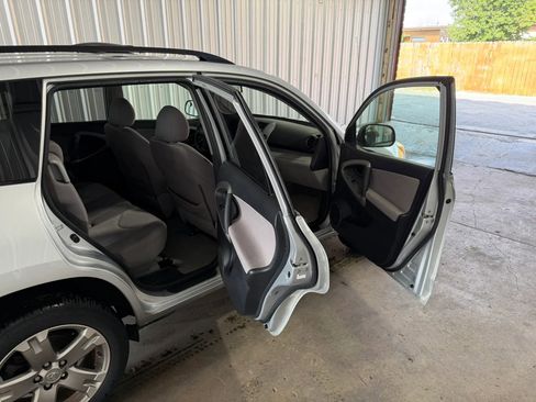 Used 2008 Toyota RAV4 4WD V6 image 18