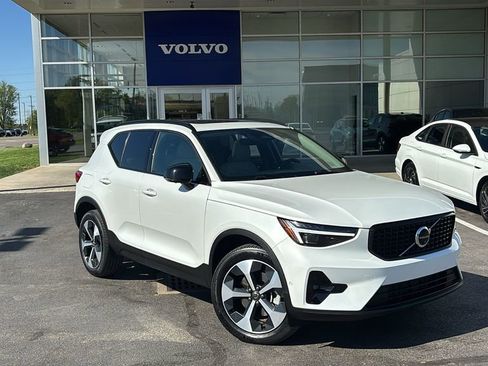 Certified 2026 Volvo XC40 B5 Plus AWD/4WD image 2