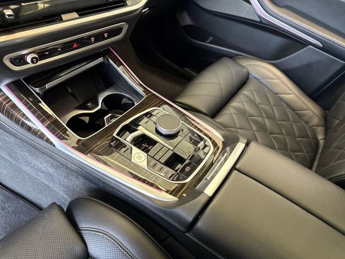 Used 2024 BMW X7 xDrive40i w/ Premium Package image 25