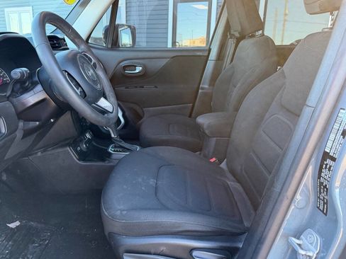 Used 2018 Jeep Renegade Latitude image 14