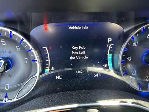Certified 2023 Chrysler Pacifica Pinnacle AWD/4WD image 18