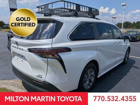 Used 2023 Toyota Sienna XLE FWD image 3