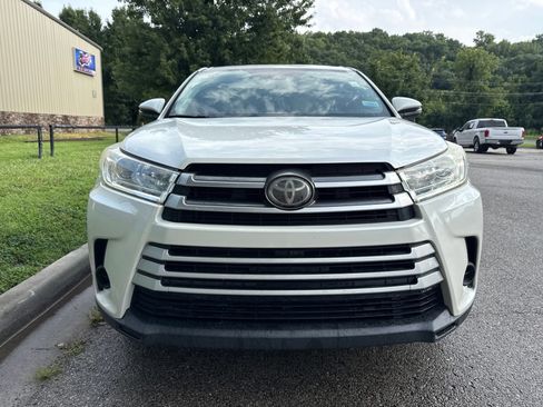 Used 2019 Toyota Highlander LE FWD image 2