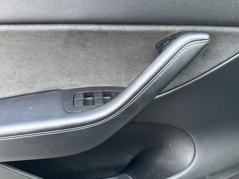 Used 2021 Tesla Model Y Long Range image 10