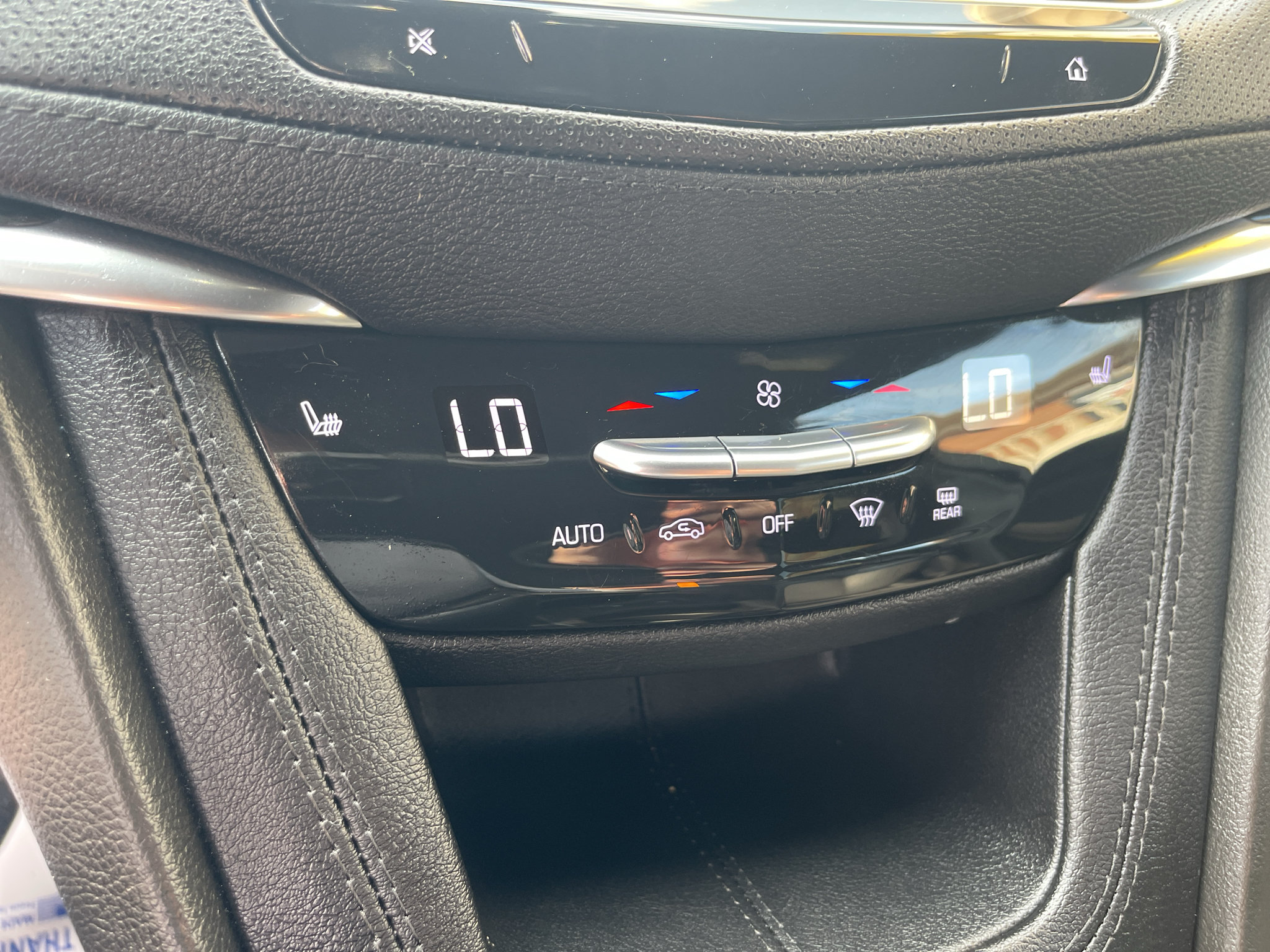 Used 2024 Cadillac XT5 Premium Luxury w/ Technology Package AWD/4WD image 27