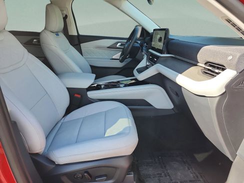 New 2026 Ford Explorer Platinum w/ LUX Leather Package image 18