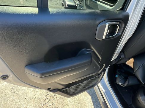 Used 2023 Jeep Wrangler Unlimited image 22