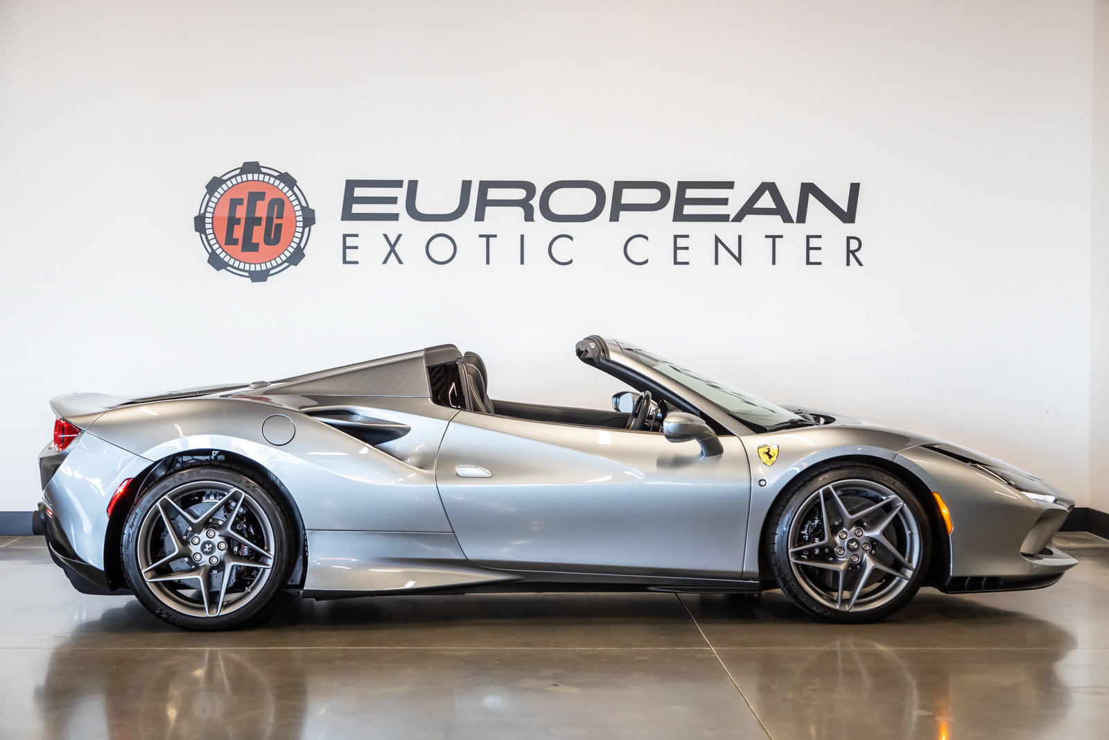 Used 2021 Ferrari F8 Tributo RWD image 14