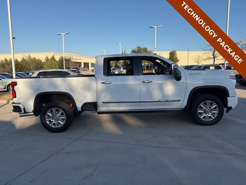 Used 2024 Chevrolet Silverado 2500 High Country w/ Technology Package image 4