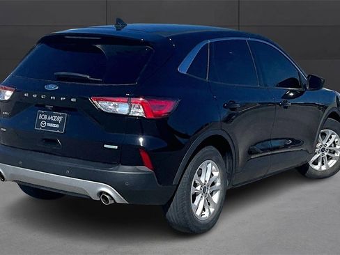 Used 2020 Ford Escape SE image 2