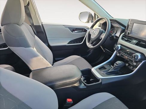 Certified 2022 Toyota RAV4 XLE w/ Convenience Package FWD image 15