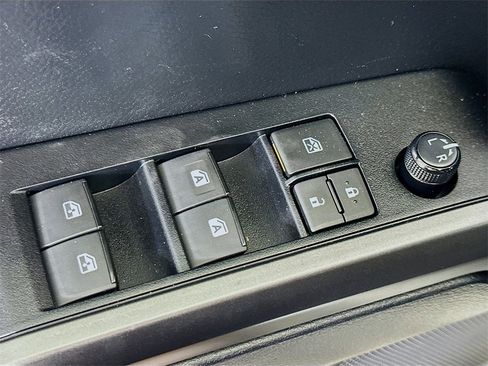 Used 2022 Toyota Tacoma TRD Off-Road image 20