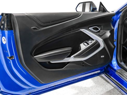 Used 2018 Chevrolet Camaro SS image 40