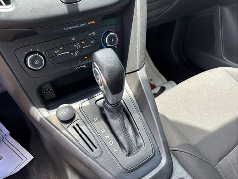 Used 2018 Ford Focus SE FWD image 26
