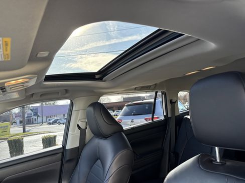 Used 2024 Toyota Highlander XLE image 28