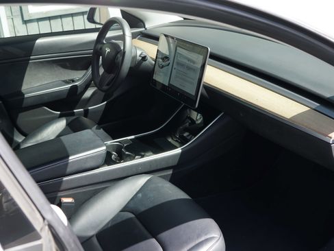 Used 2020 Tesla Model 3 Long Range image 33