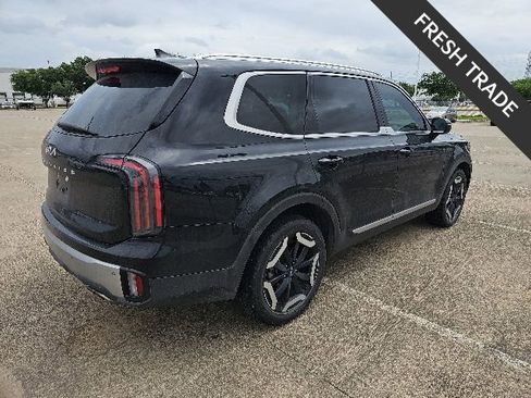 Certified 2023 Kia Telluride EX w/ EX Captain's Chair Package FWD image 4