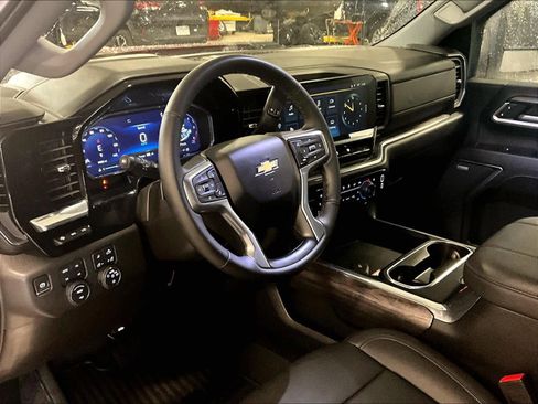 Used 2025 Chevrolet Silverado 2500 LTZ w/ LTZ Premium Package image 8