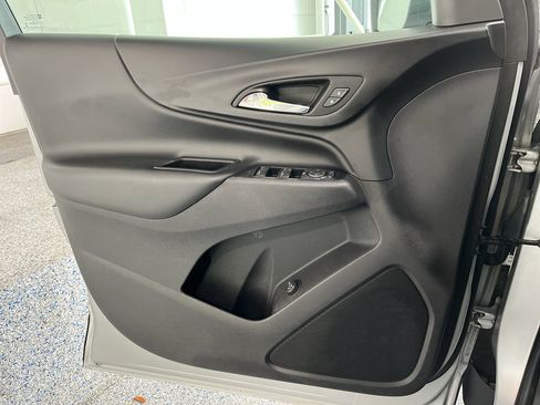 Used 2018 Chevrolet Equinox LT image 27