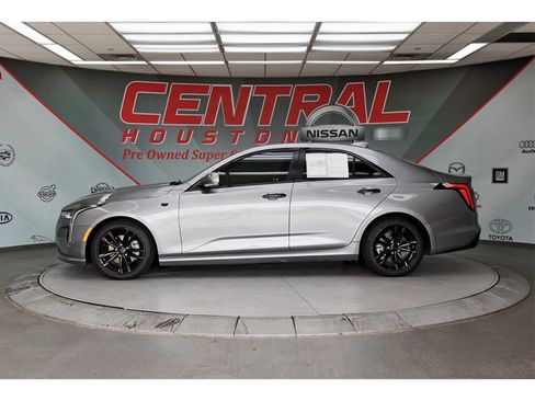 Used 2023 Cadillac CT4 Luxury image 3